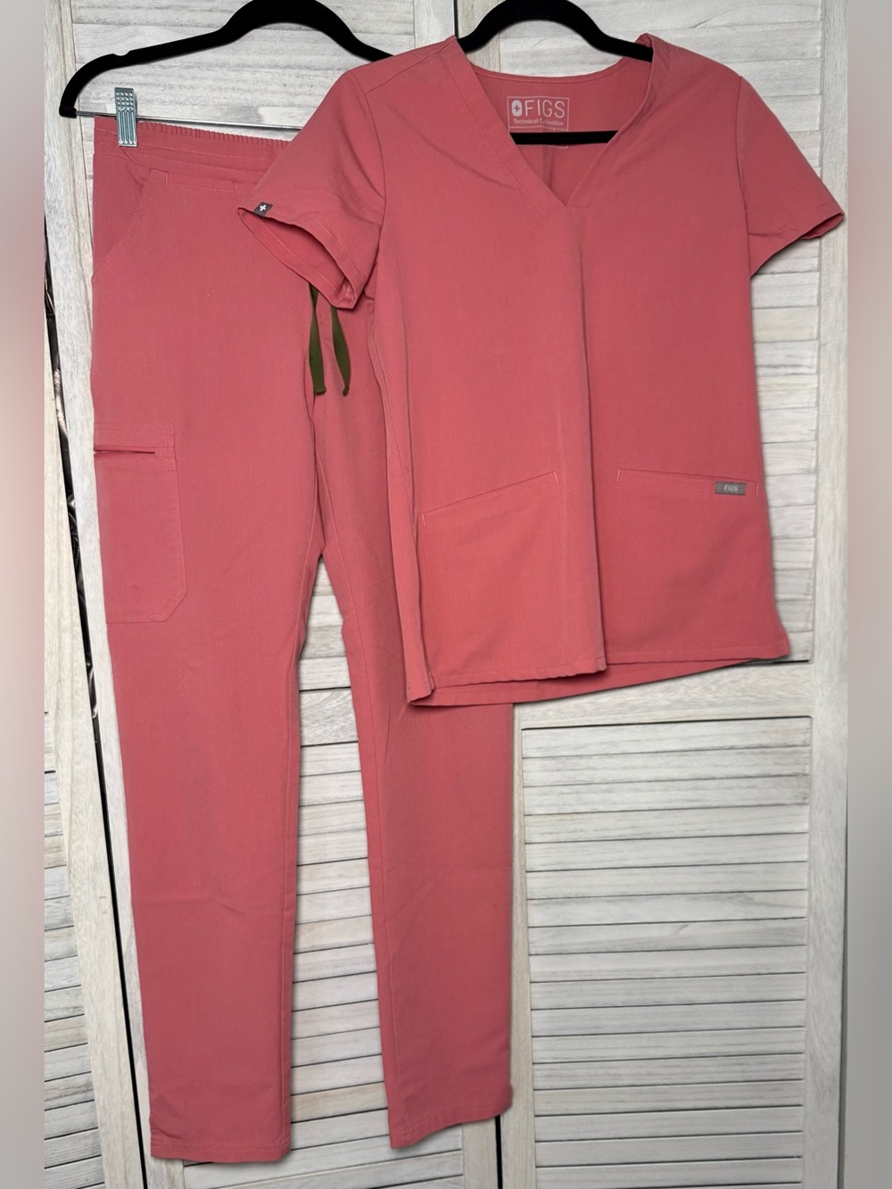 Figs Women's Scrub Set in Dusty Rose (Top & Pants)